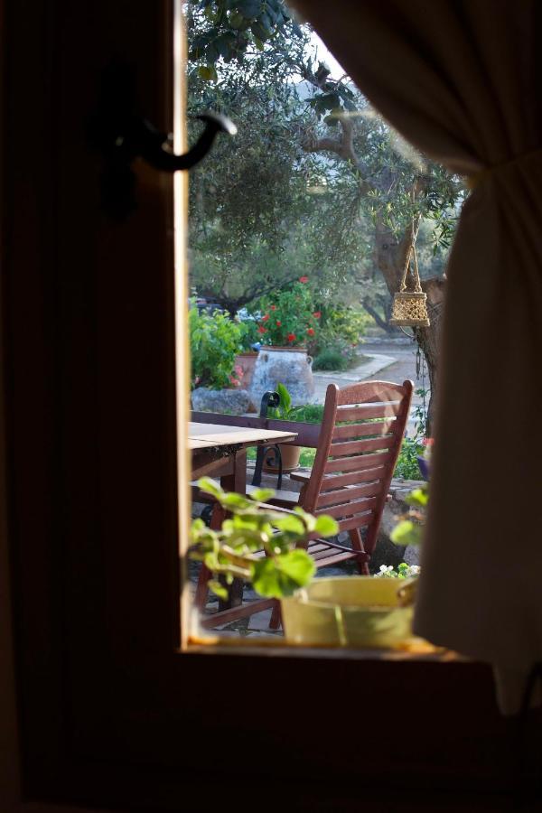 Rustic Retreat * Tílisos