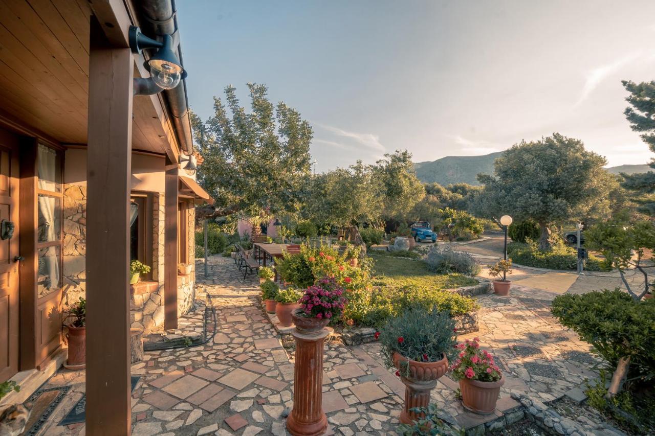 Rustic Retreat * Tilisos