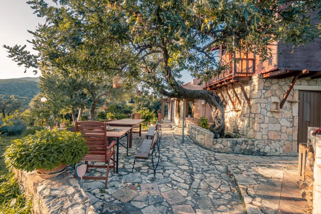 Rustic Retreat * Tilisos